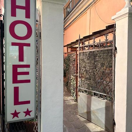Hotel Mercurio Милано Екстериор снимка