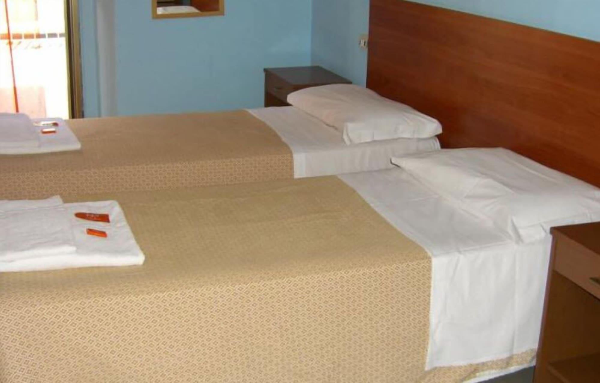 Hotel Mercurio Милано Екстериор снимка