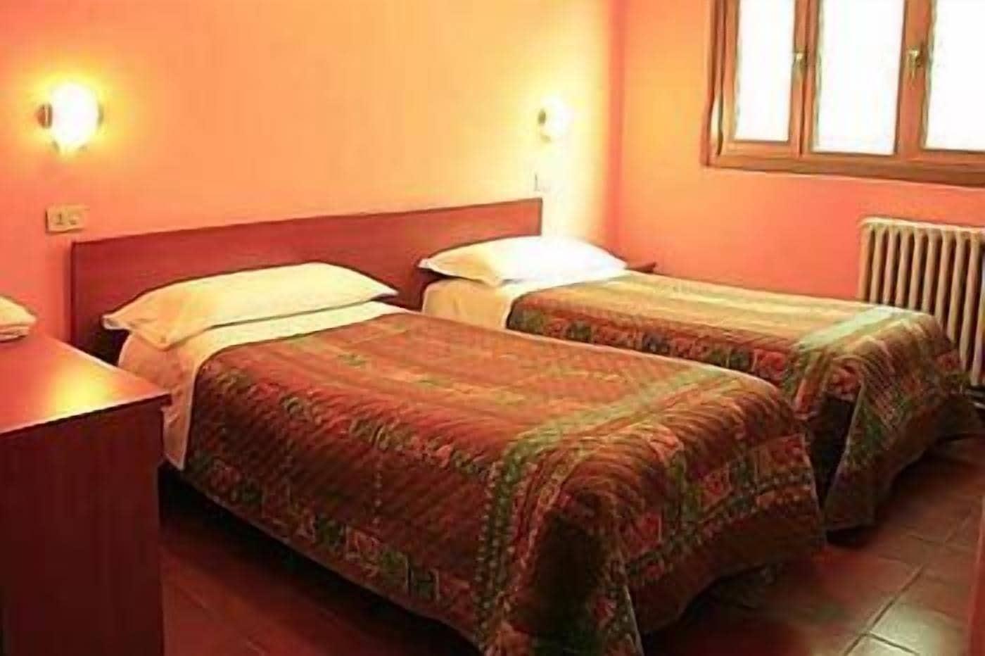 Hotel Mercurio Милано Екстериор снимка