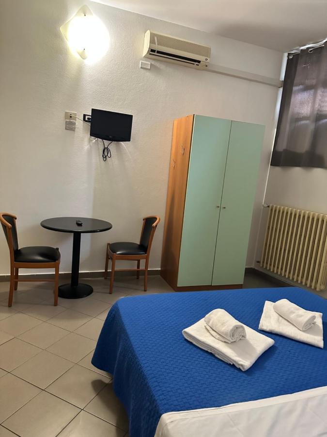 Hotel Mercurio Милано Екстериор снимка
