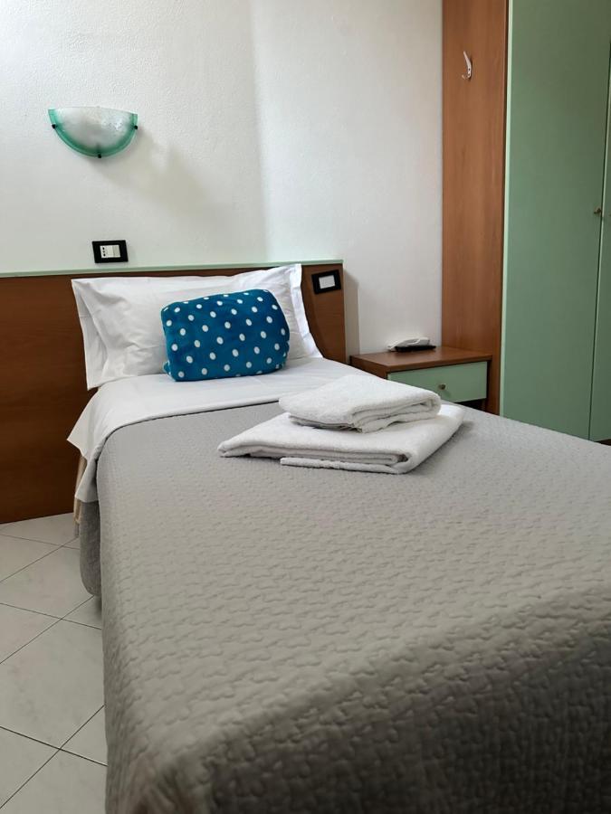 Hotel Mercurio Милано Екстериор снимка