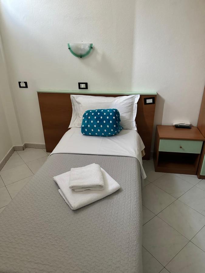 Hotel Mercurio Милано Екстериор снимка