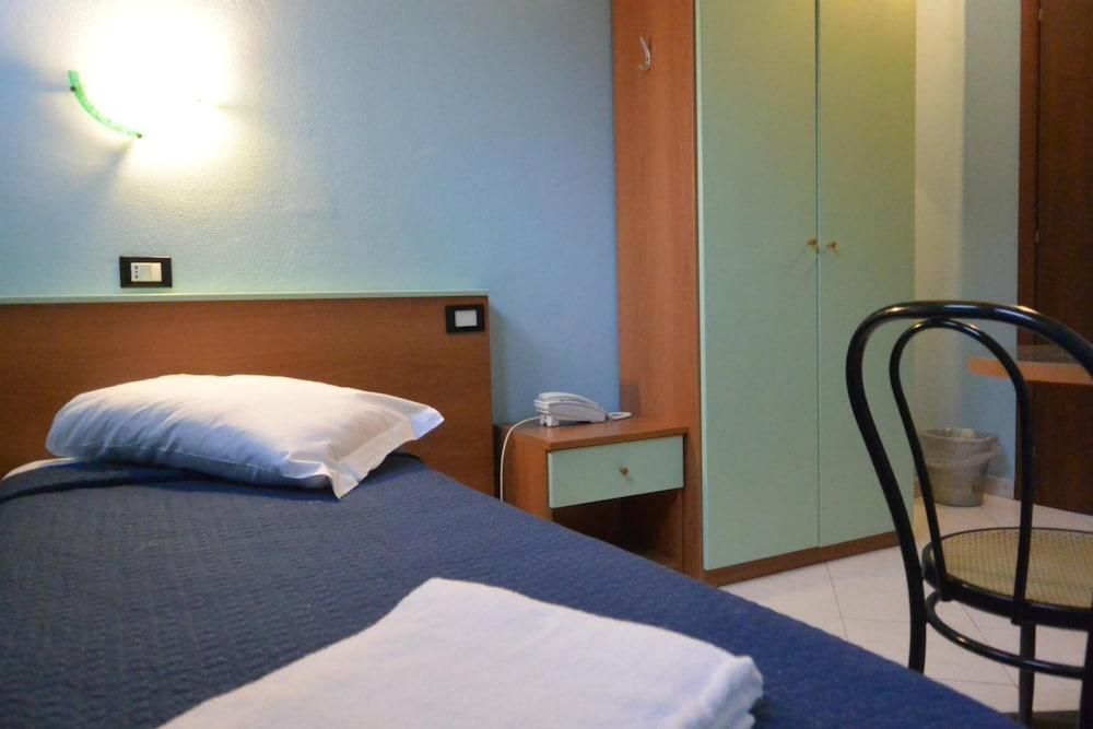 Hotel Mercurio Милано Екстериор снимка