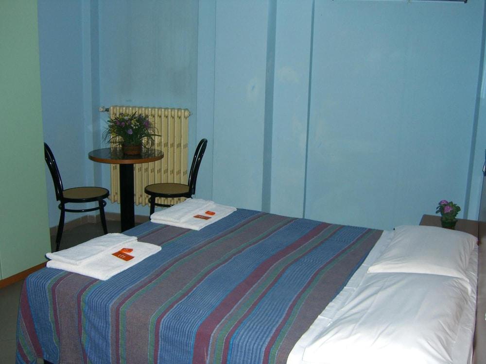 Hotel Mercurio Милано Екстериор снимка