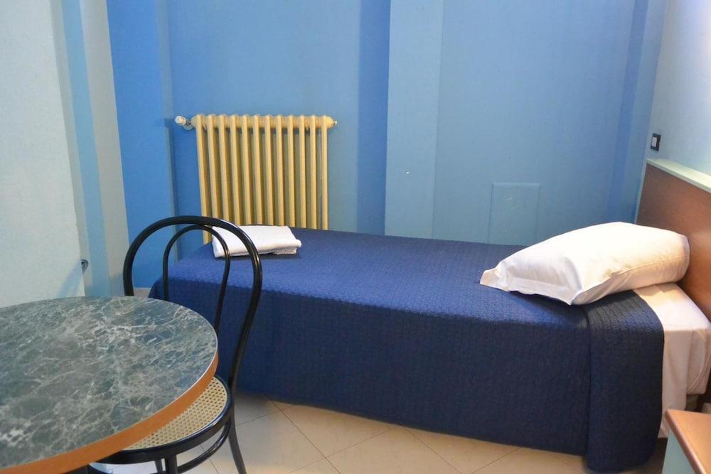 Hotel Mercurio Милано Екстериор снимка
