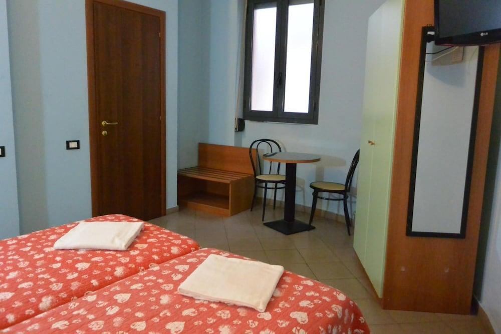 Hotel Mercurio Милано Екстериор снимка