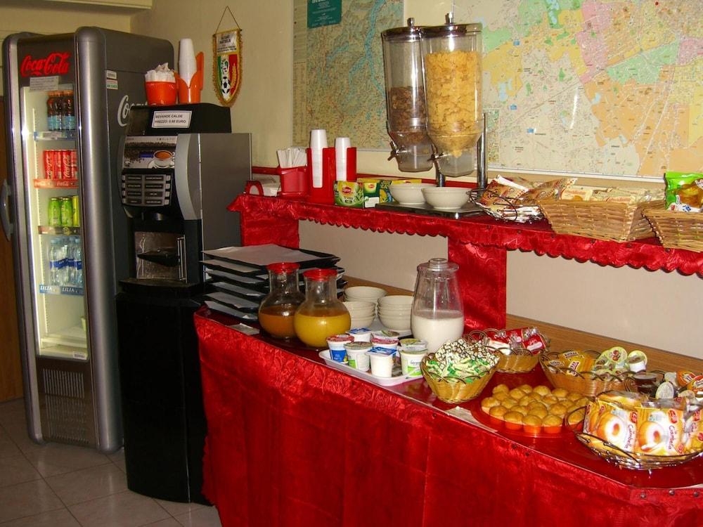Hotel Mercurio Милано Екстериор снимка