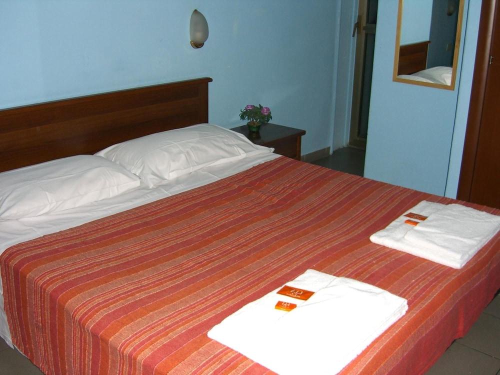 Hotel Mercurio Милано Екстериор снимка