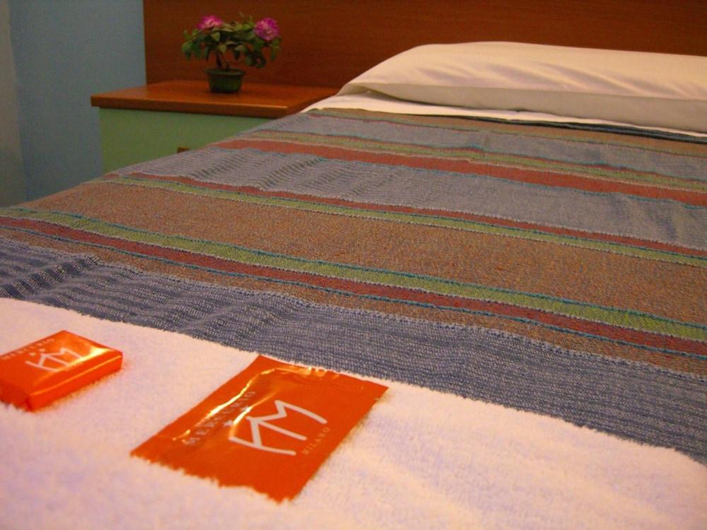 Hotel Mercurio Милано Екстериор снимка