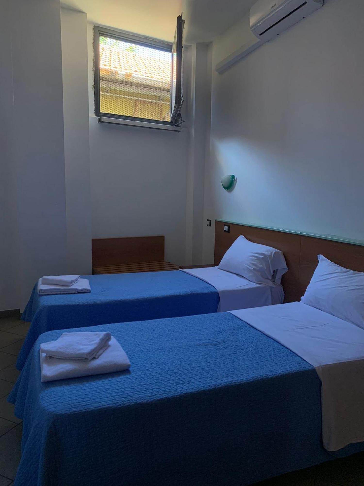 Hotel Mercurio Милано Екстериор снимка