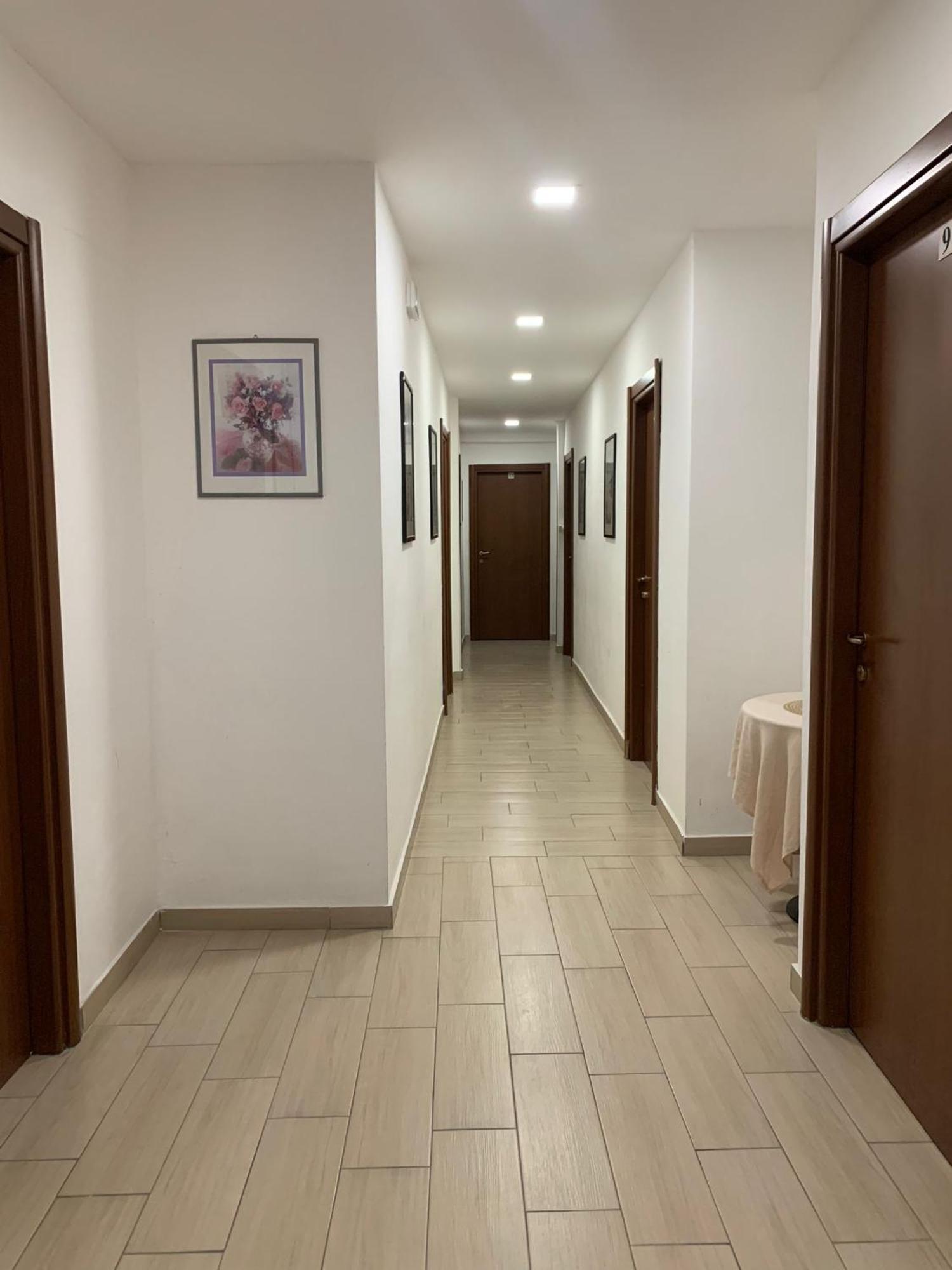 Hotel Mercurio Милано Екстериор снимка