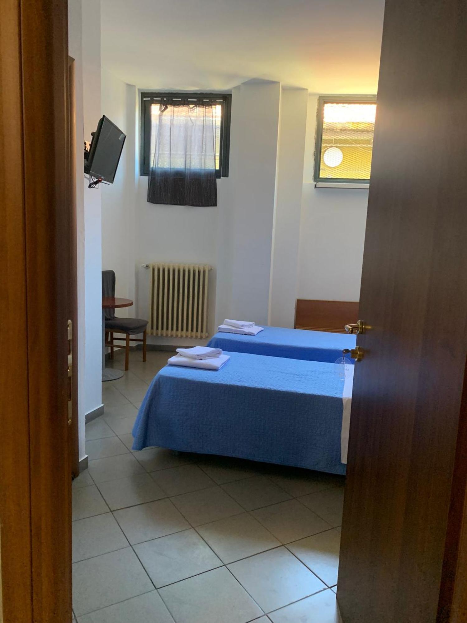 Hotel Mercurio Милано Екстериор снимка